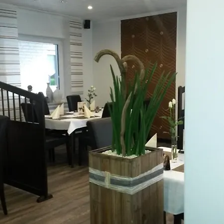 招待所 Restaurant Zum Wacholderhain 3*